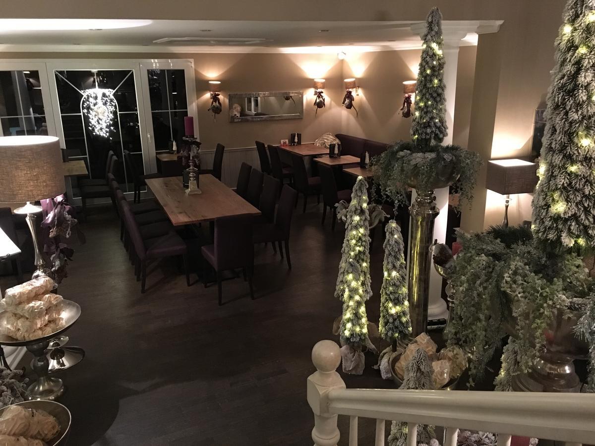 Landcafe Mit Mini Hotel Burgdorf Exteriör bild